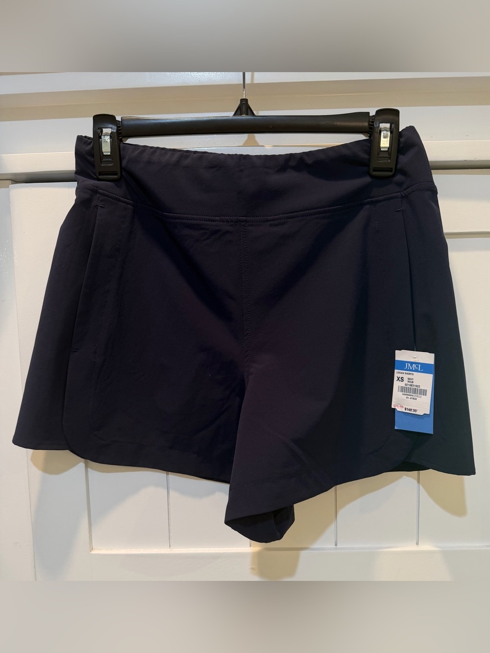 NEW J. McLaughlin Logan Short Solid Navy, Size XS
RETAIL $148
